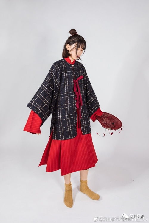 30日漢服成品市場動(dòng)態(tài)簡報(bào) 消費(fèi)需求穩(wěn)中有升，創(chuàng)新設(shè)計(jì)引領(lǐng)新潮流